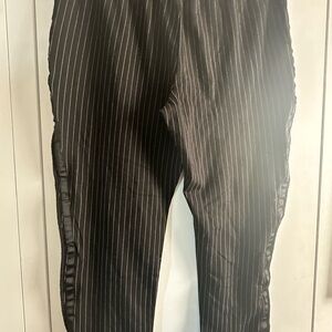 Elegant Black Striped Women's Cropped Pants
